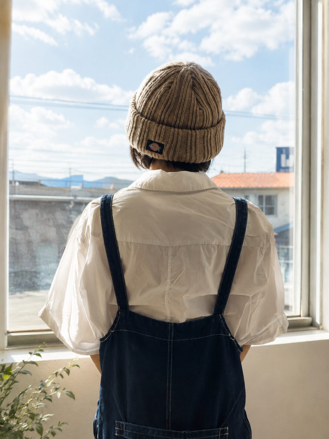 心を癒やすやわらかな光と緑のイメージ